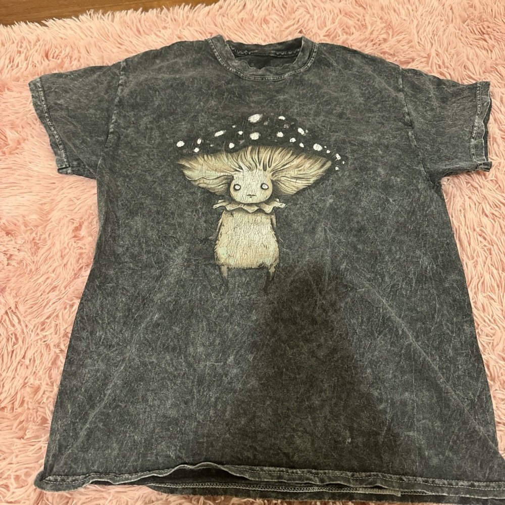 Hot Topic Gray Short Sleeve Tee with Mushroom Graphic
